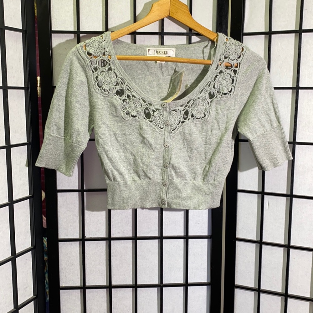 NWT Decree Cropped Sweater Size M
